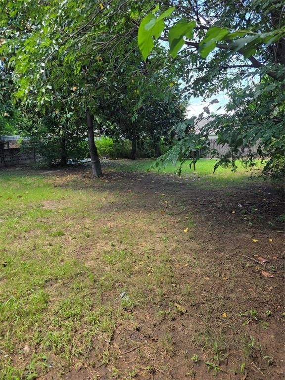 6101 NW 48th St, Warr Acres, OK 73122 - view of yard