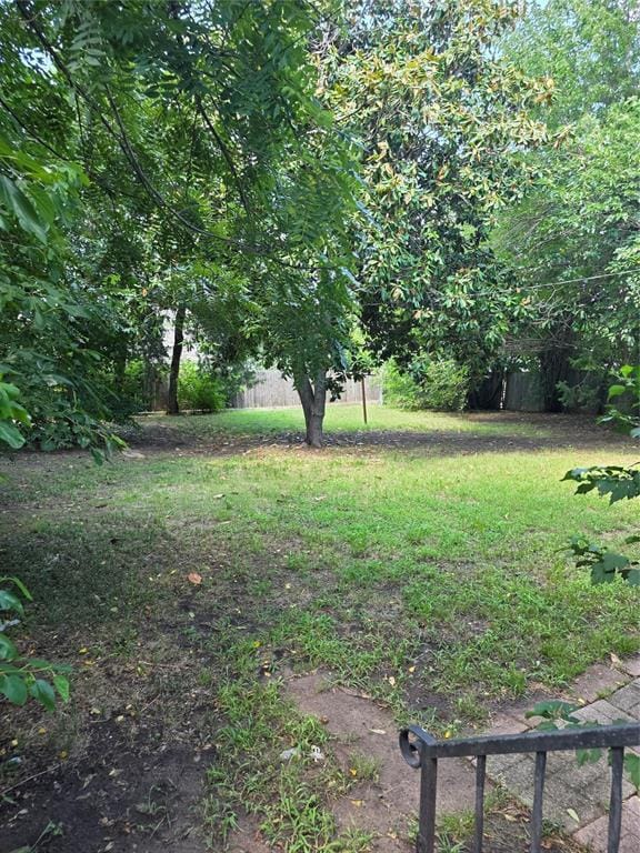 6101 NW 48th St, Warr Acres, OK 73122 - view of yard
