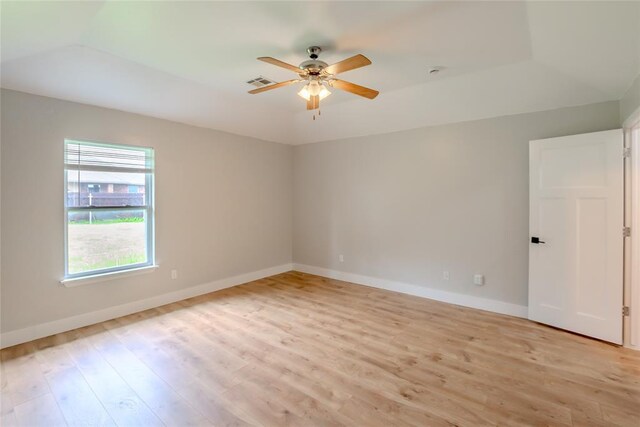 621 SW 7th St, Moore, OK 73160 - empty room with light wood finished floors and a ceiling fan