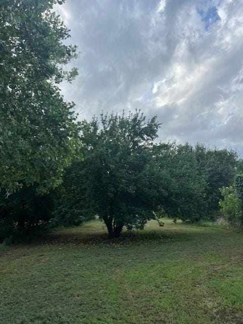 2800 Durango Cir, Yukon, OK 73099 - view of green lawn