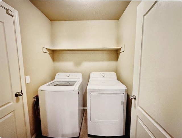 9524 SW 26th St, Oklahoma City, OK 73128 - laundry area featuring separate washer and dryer