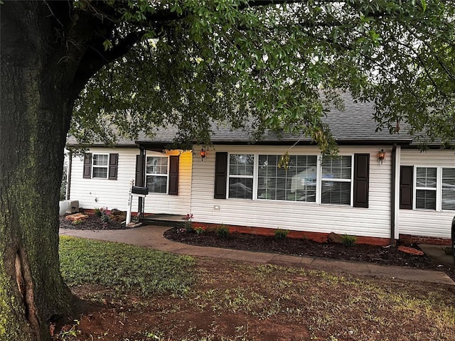 2920 Somerset Pl, Oklahoma City, OK 73116 - view of front of house with a shingled roof