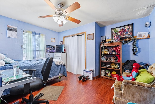 329 SE 58th St, Oklahoma City, OK 73129 - bedroom featuring wood finished floors, a ceiling fan, and a closet