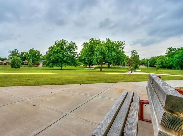 5409 N Walker Ave, Oklahoma City, OK 73118 - view of community with a yard