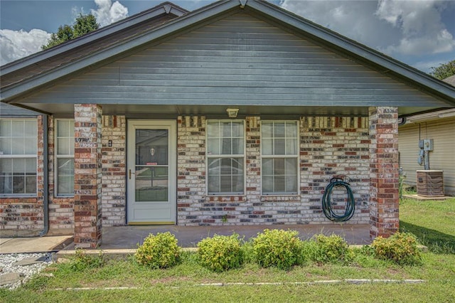 2013 Creekridge Dr, Oklahoma City, OK 73141 - view of front facade with brick siding and a porch