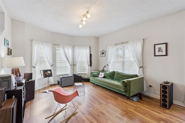 611 E Noble Ave, Guthrie, OK 73044 - photo 8