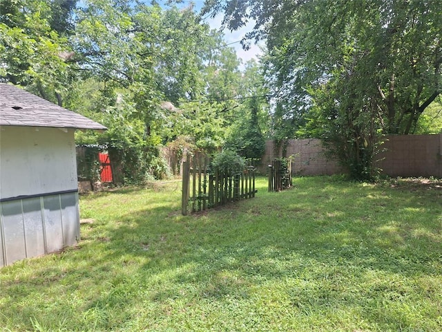 25 E Severn St, Shawnee, OK 74801 - view of fenced backyard