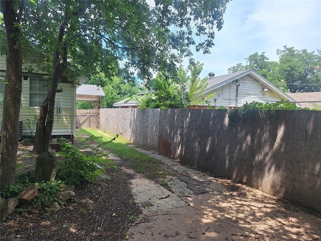25 E Severn St, Shawnee, OK 74801 - view of yard