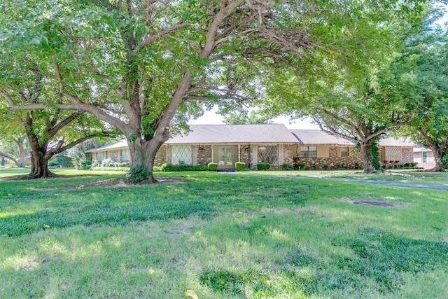 2532 Lancaster Ln, Oklahoma City, OK 73116 - single story home with a front yard