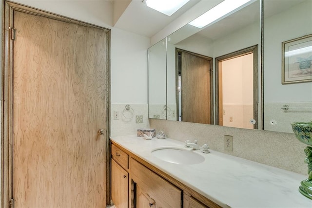 2532 Lancaster Ln, Oklahoma City, OK 73116 - bathroom with vanity