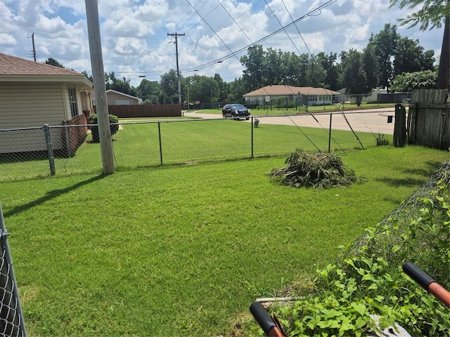 621 S 9th St, Yukon, OK 73099 - view of yard