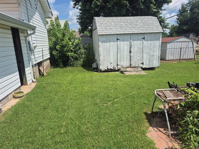 621 S 9th St, Yukon, OK 73099 - view of grassy yard featuring a shed