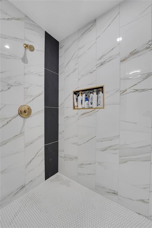 615 N Lowe, Hobart, OK 73651 - full bath with tiled shower