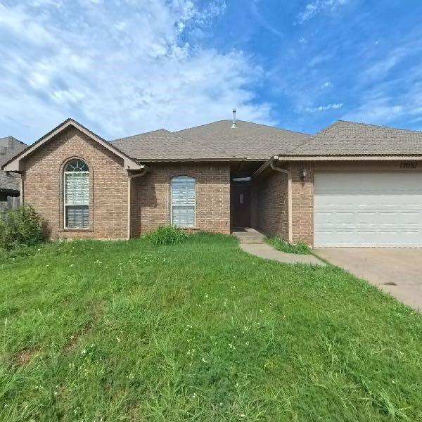 17037 Woodvine Dr, Edmond, OK 73012 - photo 1