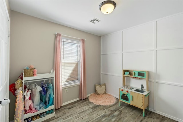 12281 SW 11th St, Yukon, OK 73099 - playroom featuring wood finished floors and baseboards