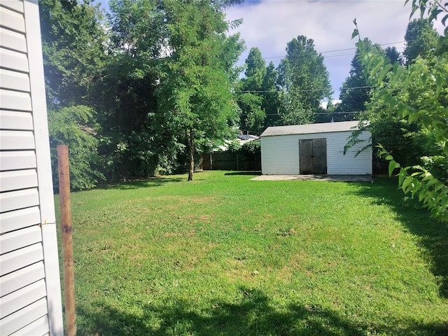 116 SE 39th St, Oklahoma City, OK 73129 - view of yard featuring an outbuilding