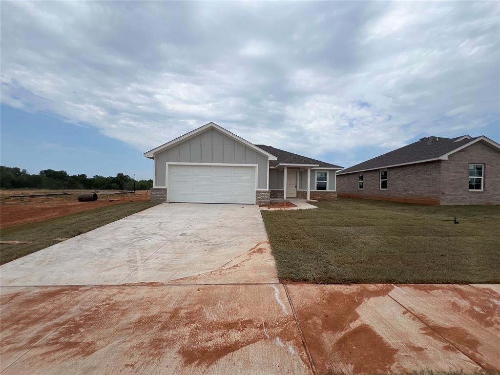 2325 S 28th Ter, Chickasha, OK 73018 - photo 1