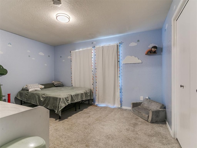 6105 W Gun Hill Way, Warr Acres, OK 73132 - bedroom featuring carpet floors and a textured ceiling