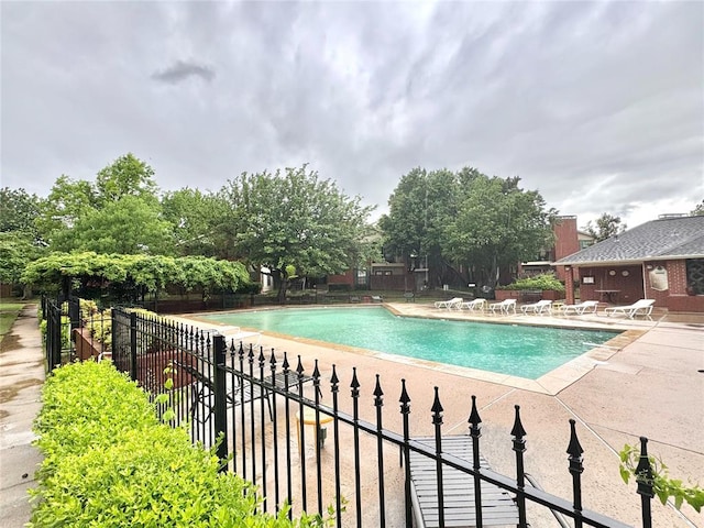 4400 Hemingway Dr Unit 202, Oklahoma City, OK 73118 - community pool with a patio