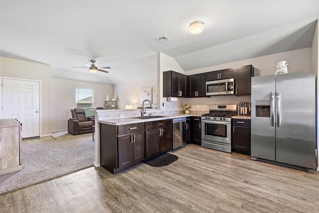 521 Audrey Dr, Tuttle, OK 73089 - kitchen featuring appliances with stainless steel finishes, open floor plan, light wood-type flooring, a ceiling fan, and a peninsula
