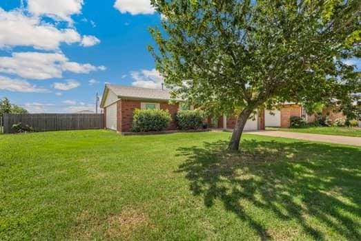 12304 Southgate Dr, Yukon, OK 73099 - photo 3