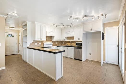 12304 Southgate Dr, Yukon, OK 73099 - photo 6