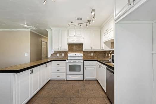 12304 Southgate Dr, Yukon, OK 73099 - photo 11