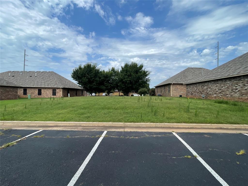 781 N Santa Fe Ave, Edmond, OK 73013 - photo 2