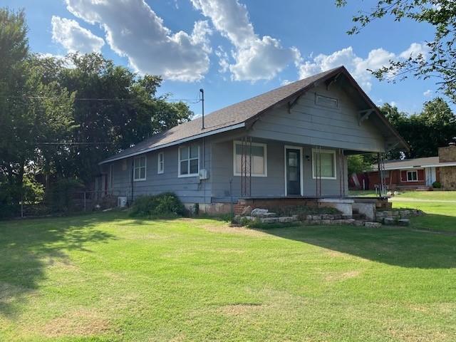 245 N 8th St, Mountain View, OK 73062 - photo 1