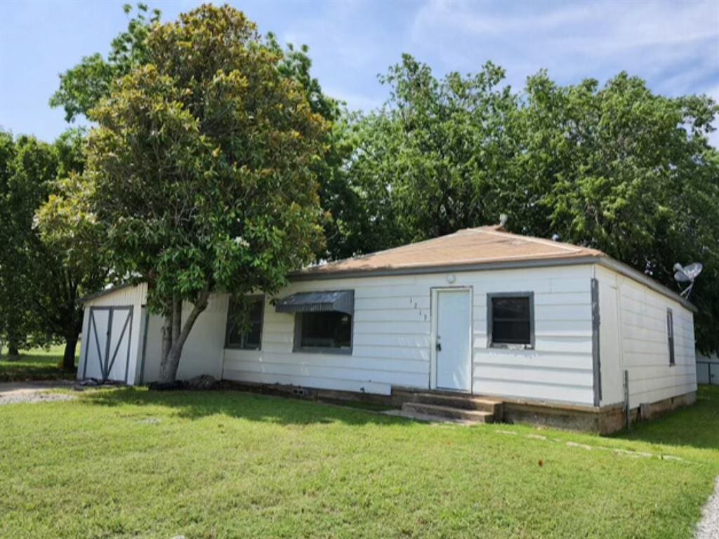 1213 SW F Ave, Lawton, OK 73501 - photo 2