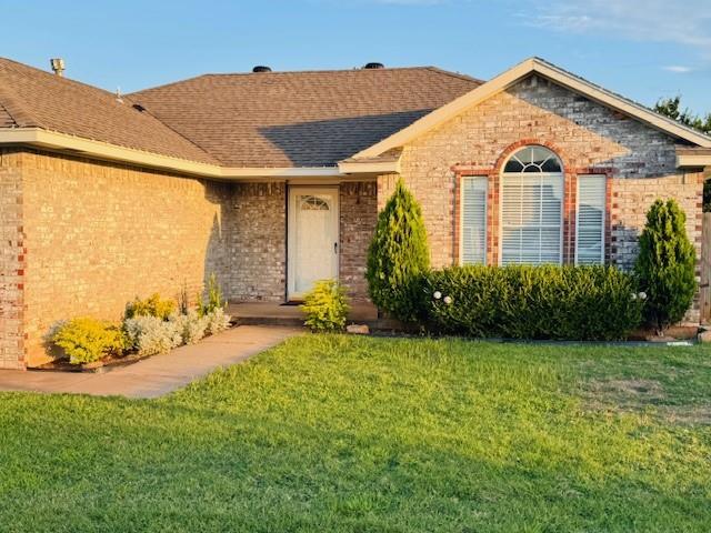 700 NE 19th Ter, Moore, OK 73160 - photo 1