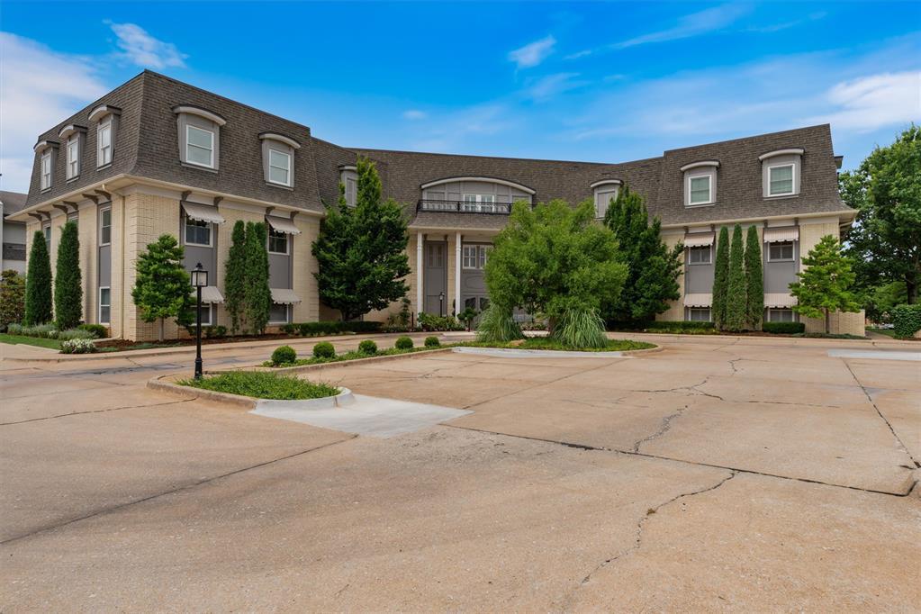 1114 Sherwood Ave Unit A3, Nichols Hills, OK 73116 - photo 1