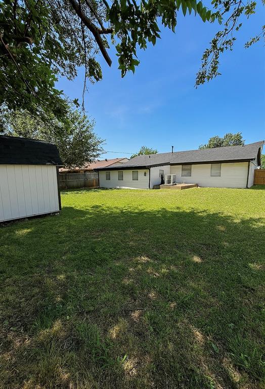 118 NE 10th St, Moore, OK 73160 - photo 27