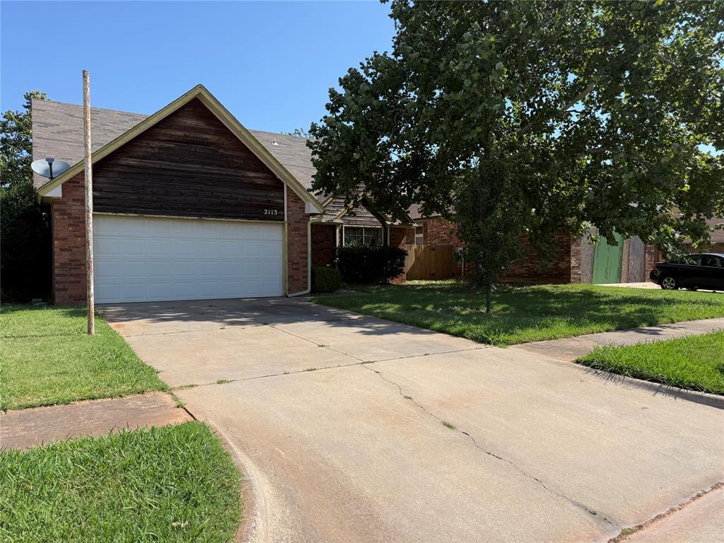 2113 NE 9th St, Moore, OK 73160 - photo 1