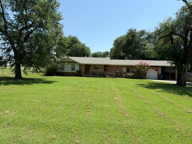 1740 E Lake Park Ln, Mustang, OK 73064 - photo 1