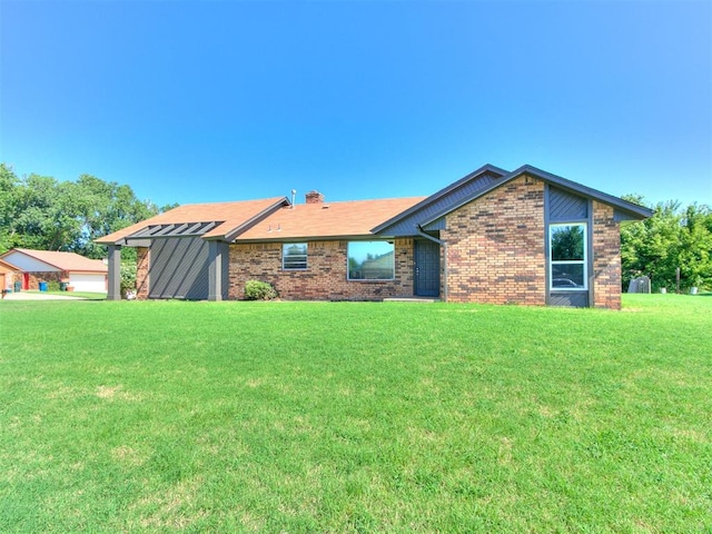 1025 Hawthorne Dr, Midwest City, OK 73110 - photo 1