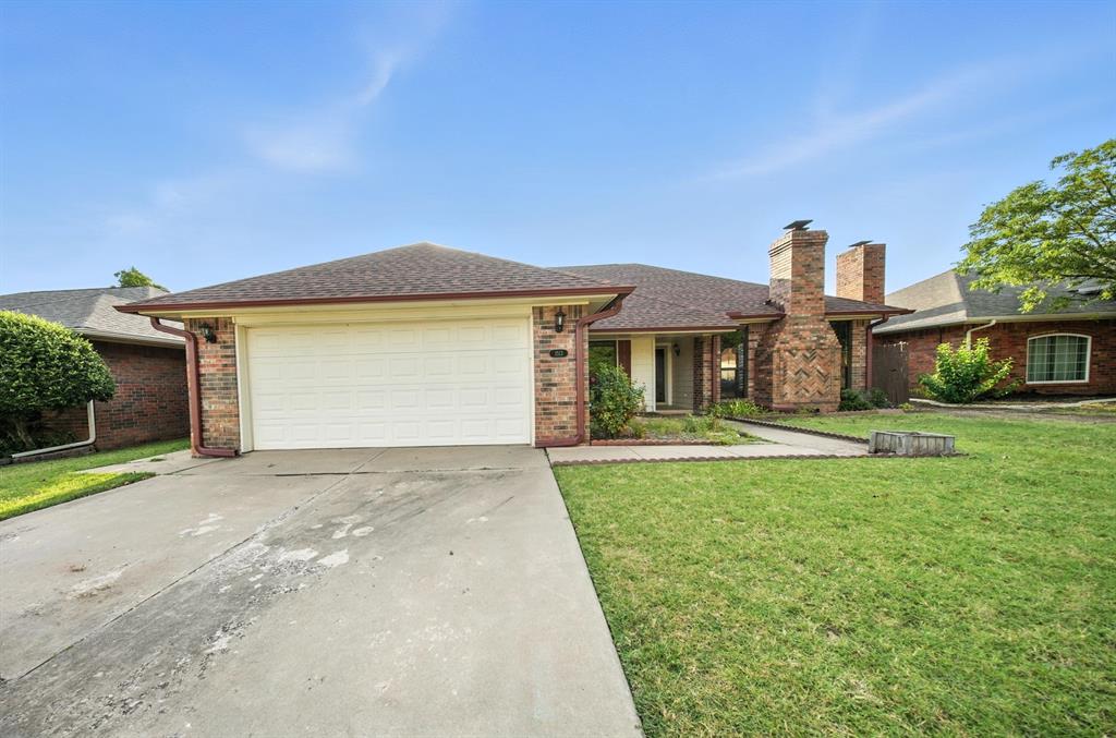 1513 War Bird Dr, Norman, OK 73071 - photo 1