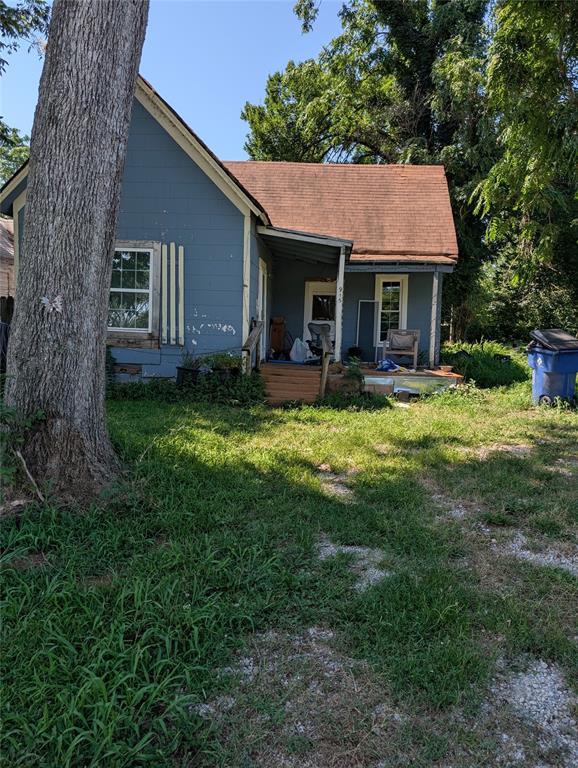 915 W Logan Ave, Guthrie, OK 73044 - photo 1