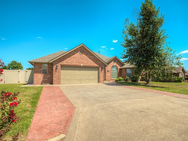 1717 Hunters Ridge Dr, Shawnee, OK 74804 - photo 1