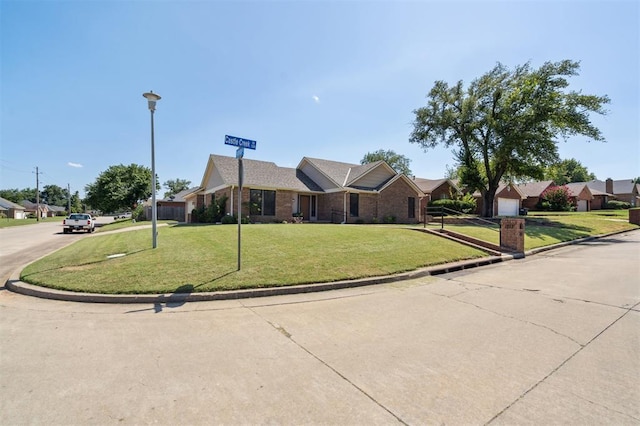1213 Castle Creek St, Shawnee, OK 74804 - photo 2