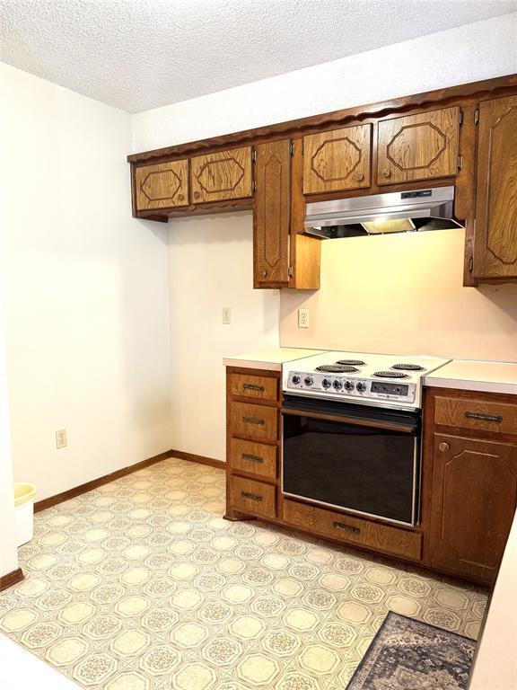 2502 S 19th St, Chickasha, OK 73018 - photo 9
