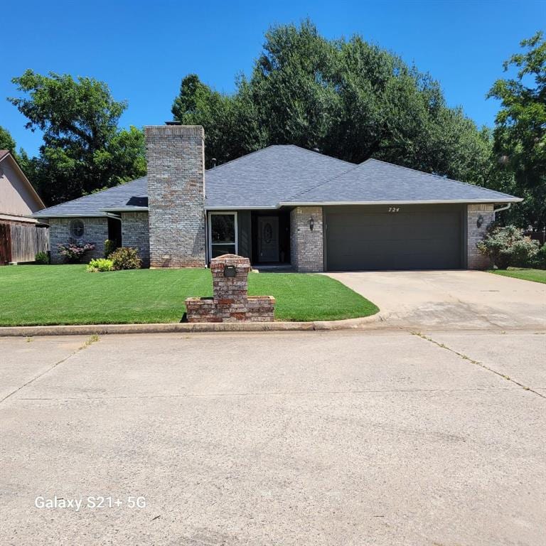 724 Three Oaks Dr, Midwest City, OK 73130 - photo 1