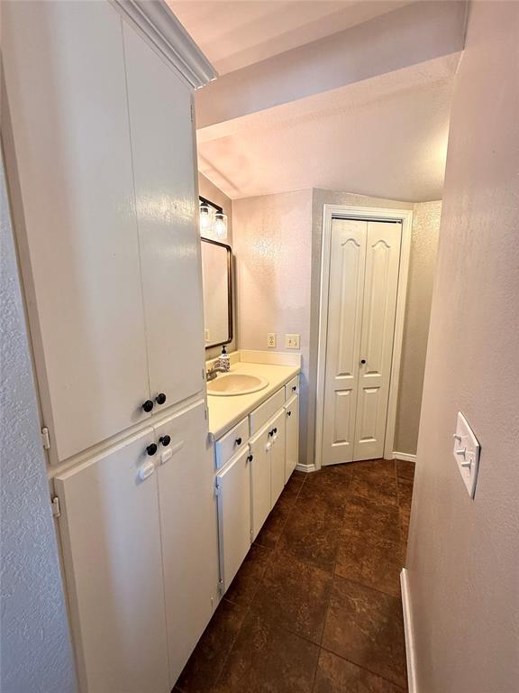 529 S Marion Ave, Hinton, OK 73047 - photo 19
