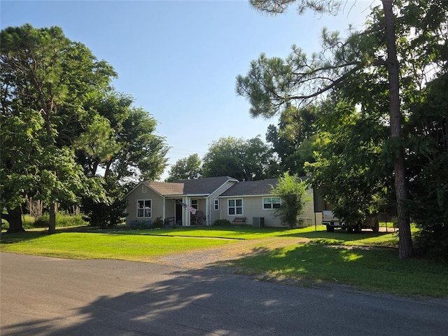 103 SW 4th St, Minco, OK 73059 - photo 1
