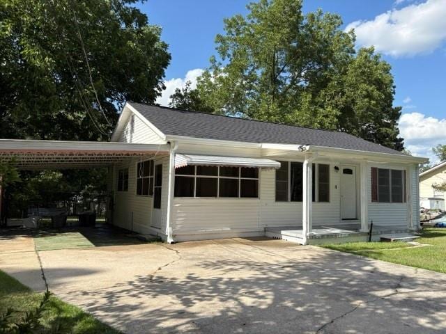 123 Hedstrom Dr, Dothan, AL 36301 - view of front of property featuring concrete driveway and an attached carport