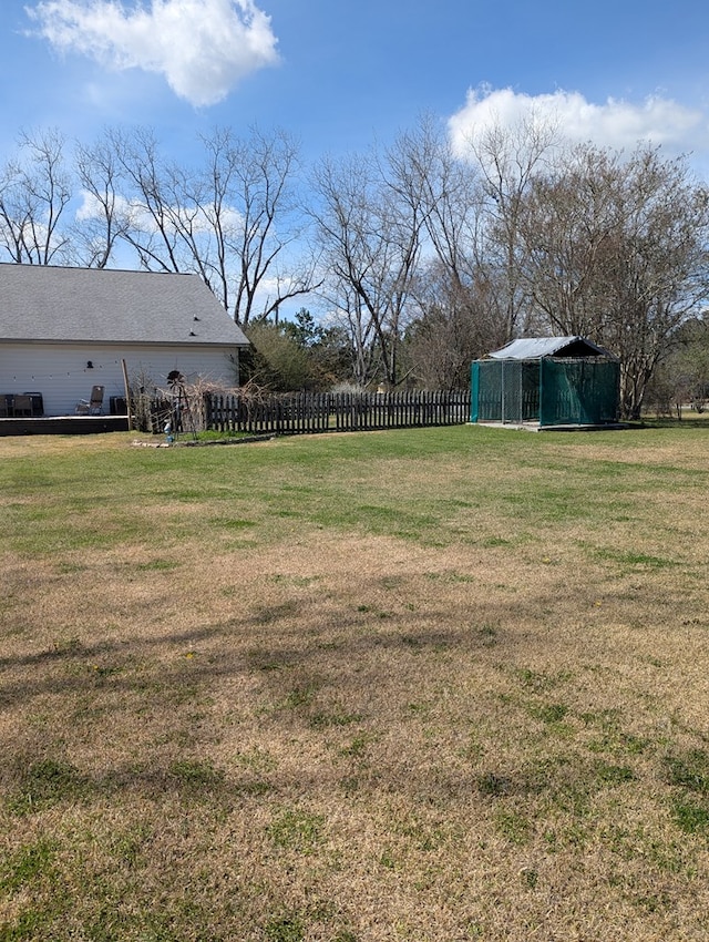 view of yard with an outbuilding and fence