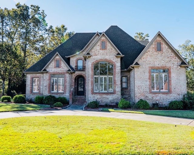 view of front of house with a front yard