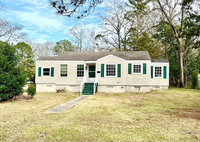 view of front of house with a front yard