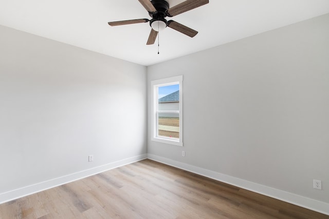 empty room featuring light hardwood / wood-style floors and ceiling fan