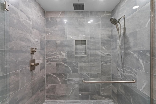 630 Ridgeland Rd, Dothan, AL 36301 - full bathroom featuring a stall shower